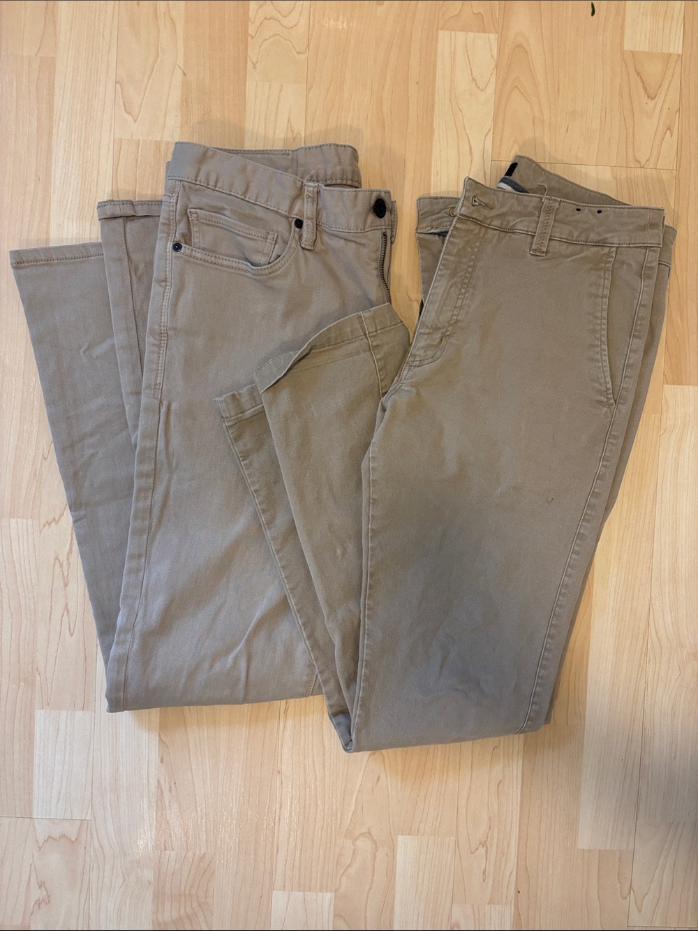 2 pairs of Mens Chino Pants Ripcurl and Roark size 31